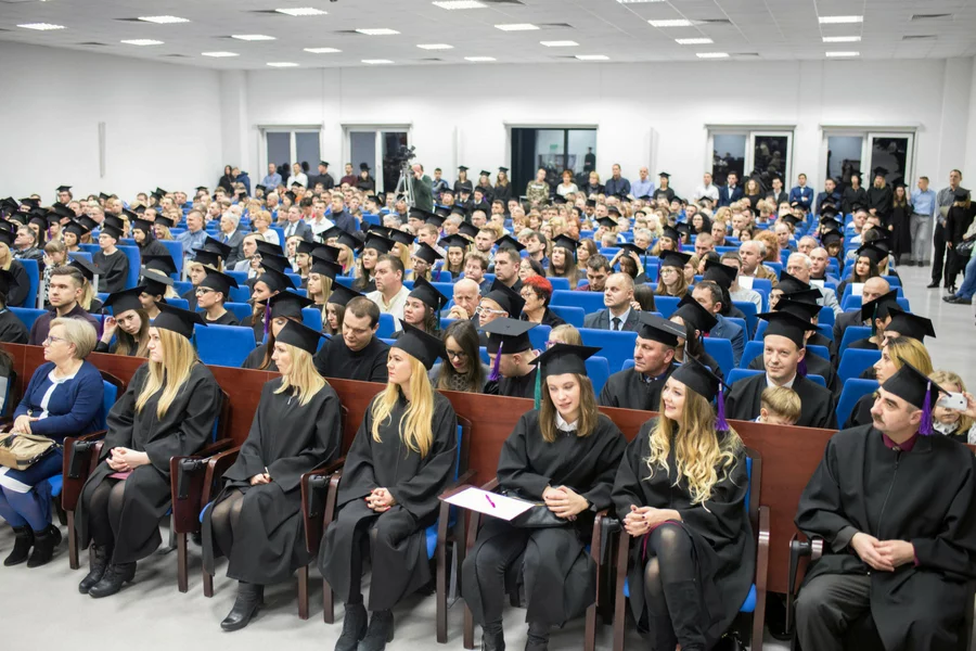 Studia wyższe dawno temu przestały być gwarancją zatrudnienia, teraz przestają być nawet koniecznym kryterium.