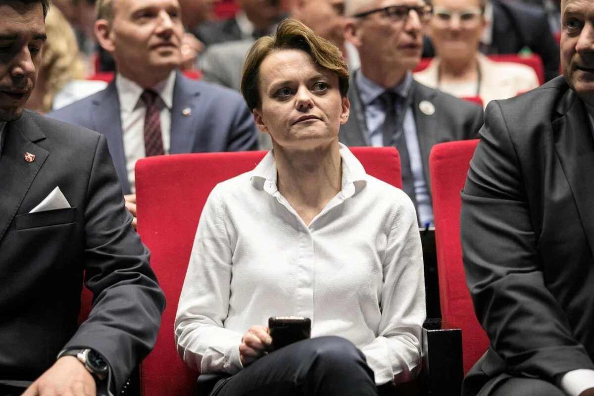 Minister przedsiębiorczości i technologii Jadwiga Emilewicz zagroziła podaniem się do dymisji jeśli zniesiony zostanie limit składek ZUS.