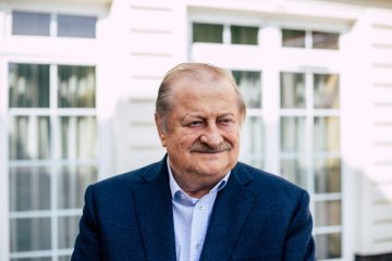 Gołębiewski czarno widzi najbliższą przyszłość.