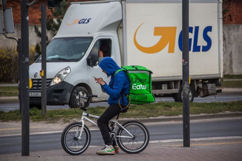 Kurierów wszelkiej maści nie brakuje na ulicach polskich miast.