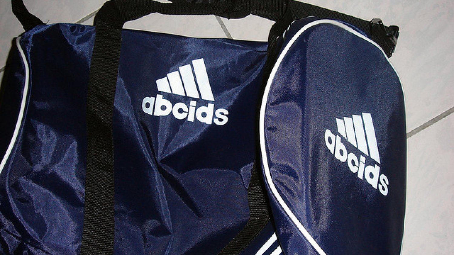 Torby od Abcids? Można założyć, że lekcje matematyki "Made in China" będą odrobinę bardziej trwałe