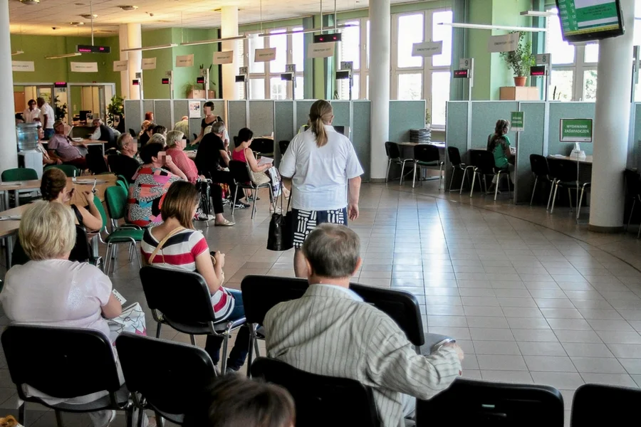 ZUS zatrudnia 45 tys. pracowników, w tym wielu specjalistów.