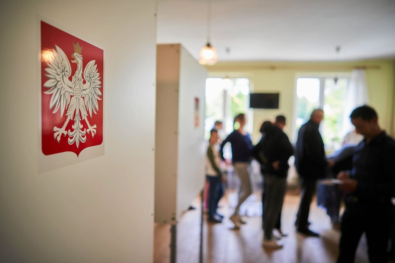 Kontrowersje w lokalach. Ziobro i Matecki zalecali korzystanie z nieautoryzowanej aplikacji
