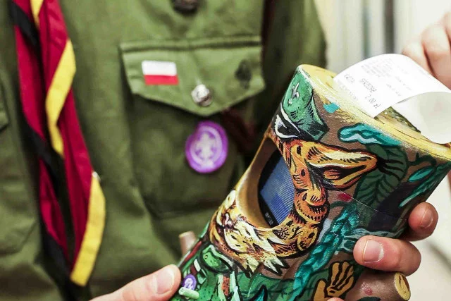 41 proc. klientów sklepów nie posługuje się już gotówką, tylko kartą. Oto prosty sposób na przekazanie wirtualnych 2 zł.