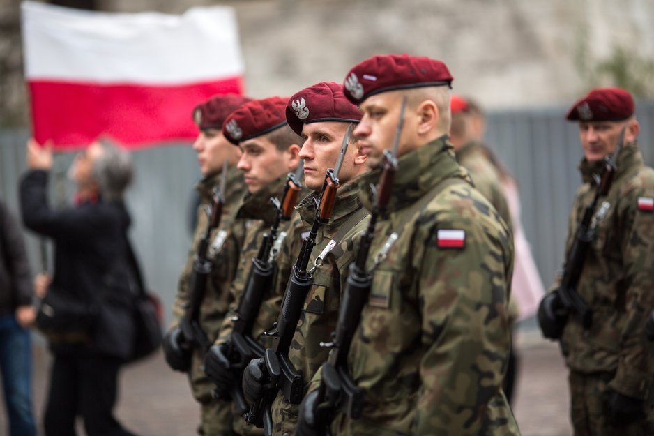 W Polsce w wojsku służy ok. 120 tys. osób.