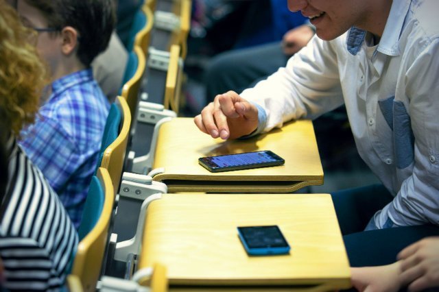 Aplikacja Telegram jest wykorzystywana przez spekulantów do manipulowania kursem riala