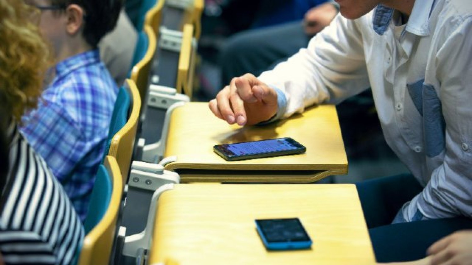 Aplikacja Telegram jest wykorzystywana przez spekulantów do manipulowania kursem riala