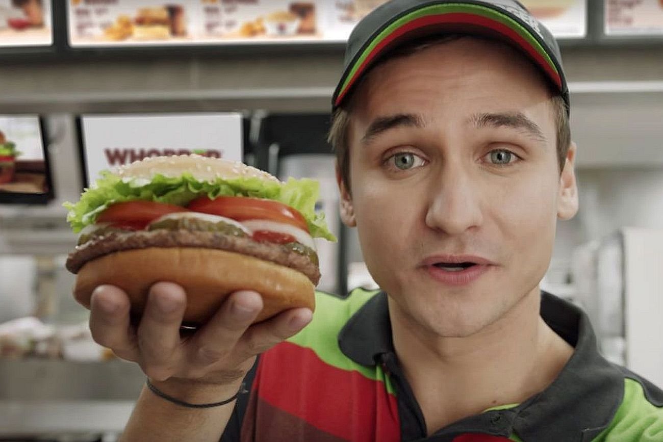 Reklamy Burger Kinga pokazują kanapki o 35 proc. większe niż w rzeczywistości - uważają klienci, którzy pozwali sieć