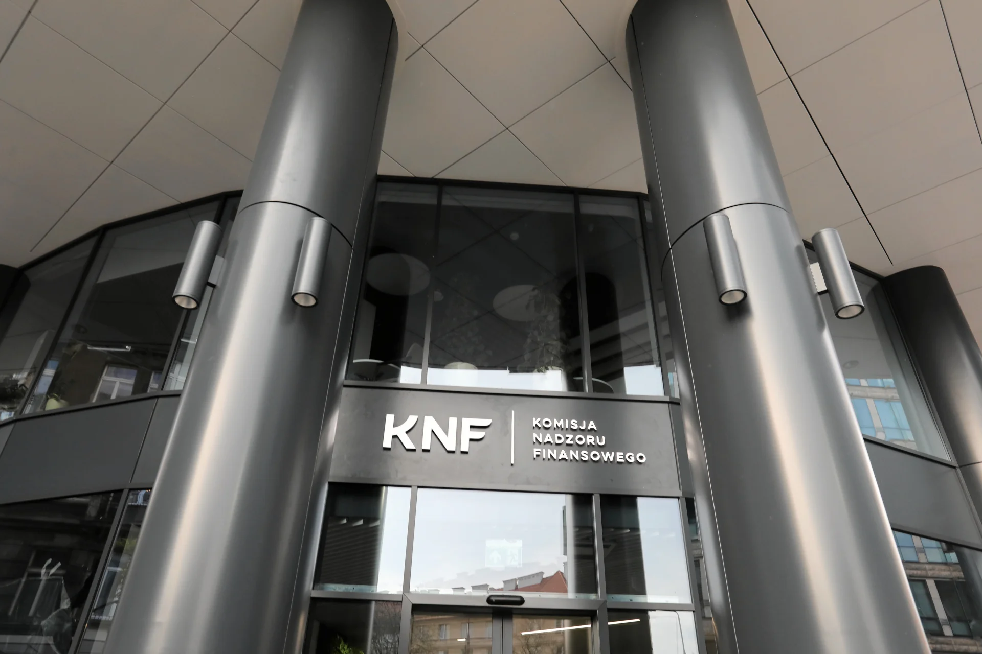 Komisja Nadzoru Finansowego miała trzymać parasol ochronny nad Kasą Stefczyka