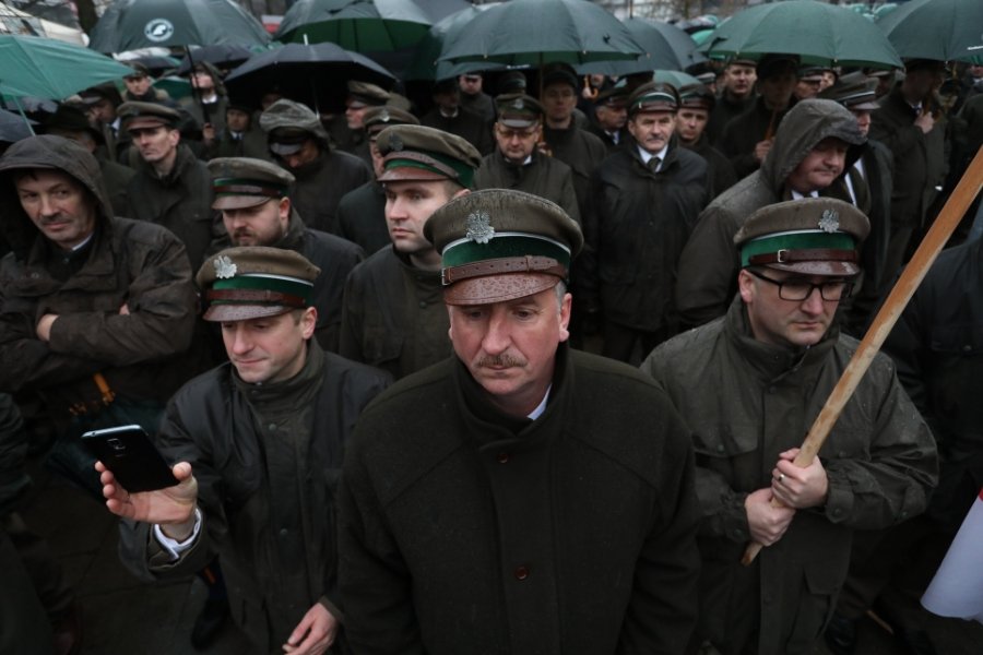 Protest leśników przed Sejmem w obronie ministra Jana Szyszko, listopad 2017 r.