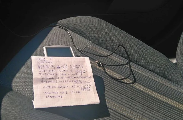 Kartka z opisem trasy wygrywa z nawigacją, Google Maps i Yanosikiem