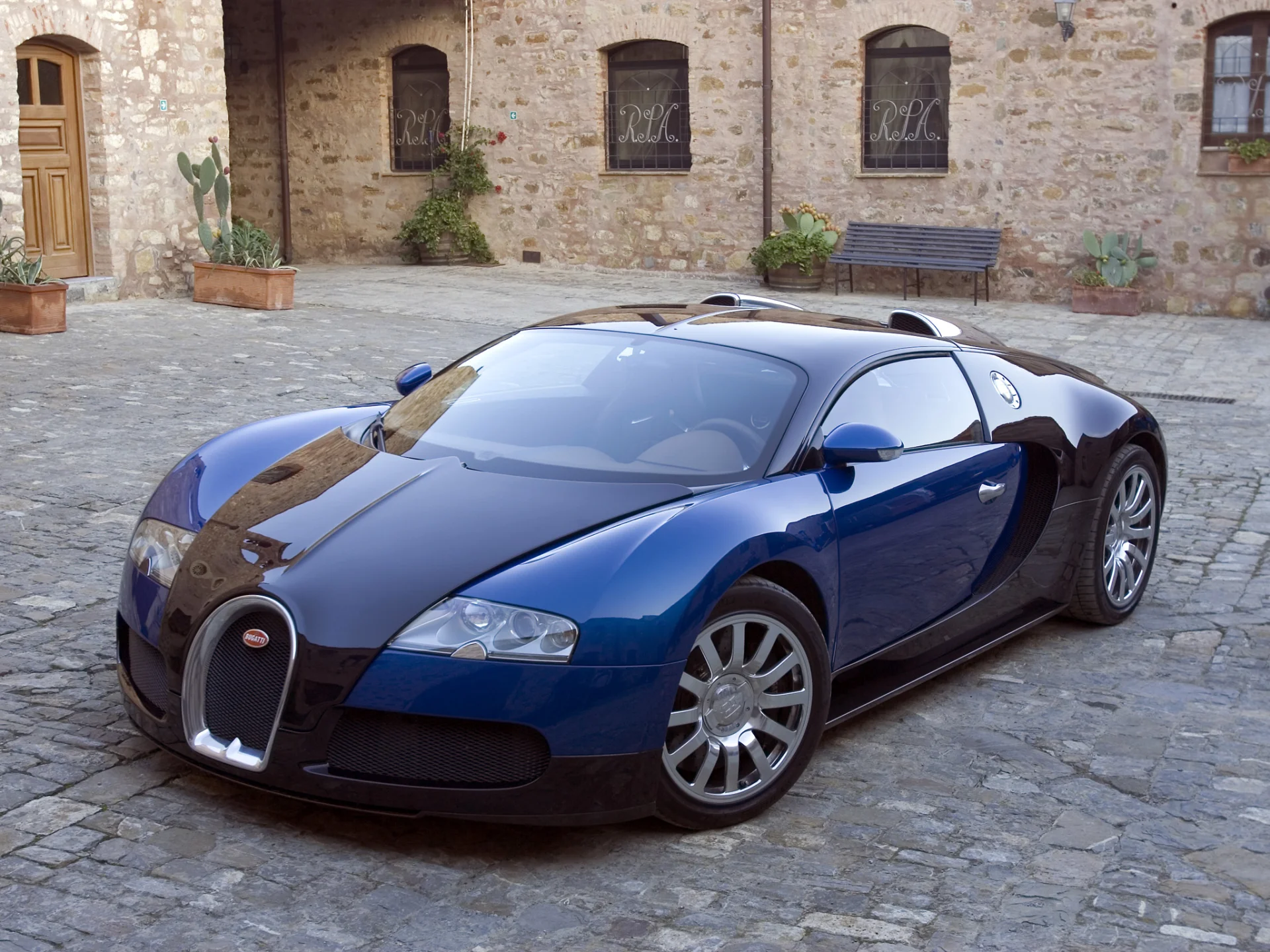 Bugatti Veyron – spełniony sen VW o supersamochodzie