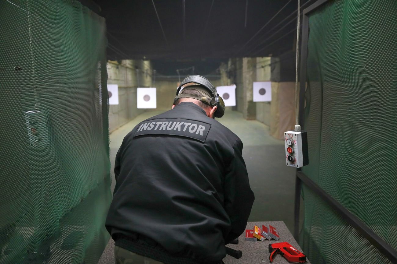Powszechna nauka strzelania i przysposobienia obronnego jest dziś absurdem - pisze Konrad Bagiński z INNPoland.pl