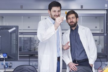 Dr Filip Granek oraz Dr Zbigniew Rozynek - fizycy i współzałożyciele innowacyjnej firmy technologicznej XTPL.