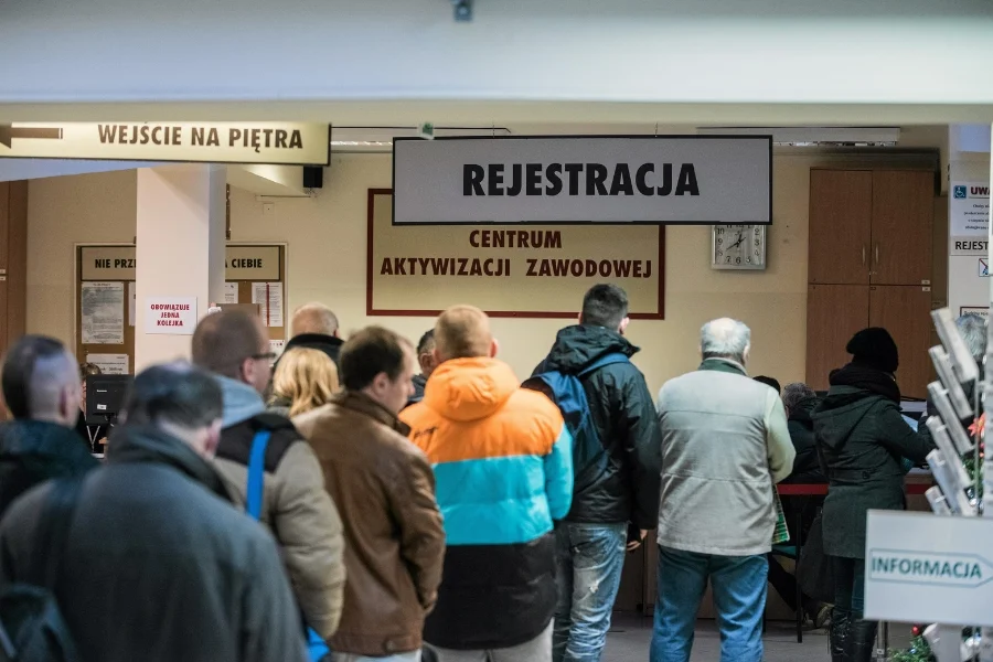 W pierwszym okresie po uruchomieniu programu kobiety zaczęły rezygnować z gorzej płatnych zajęć. Po roku ten trend zaczął wygasać.