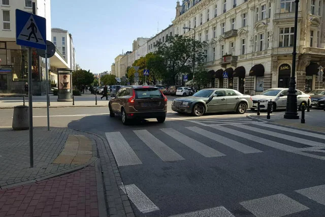 Centrum Warszawy - wyspa jak widać po to, by wygodnie na niej zakotwiczyć