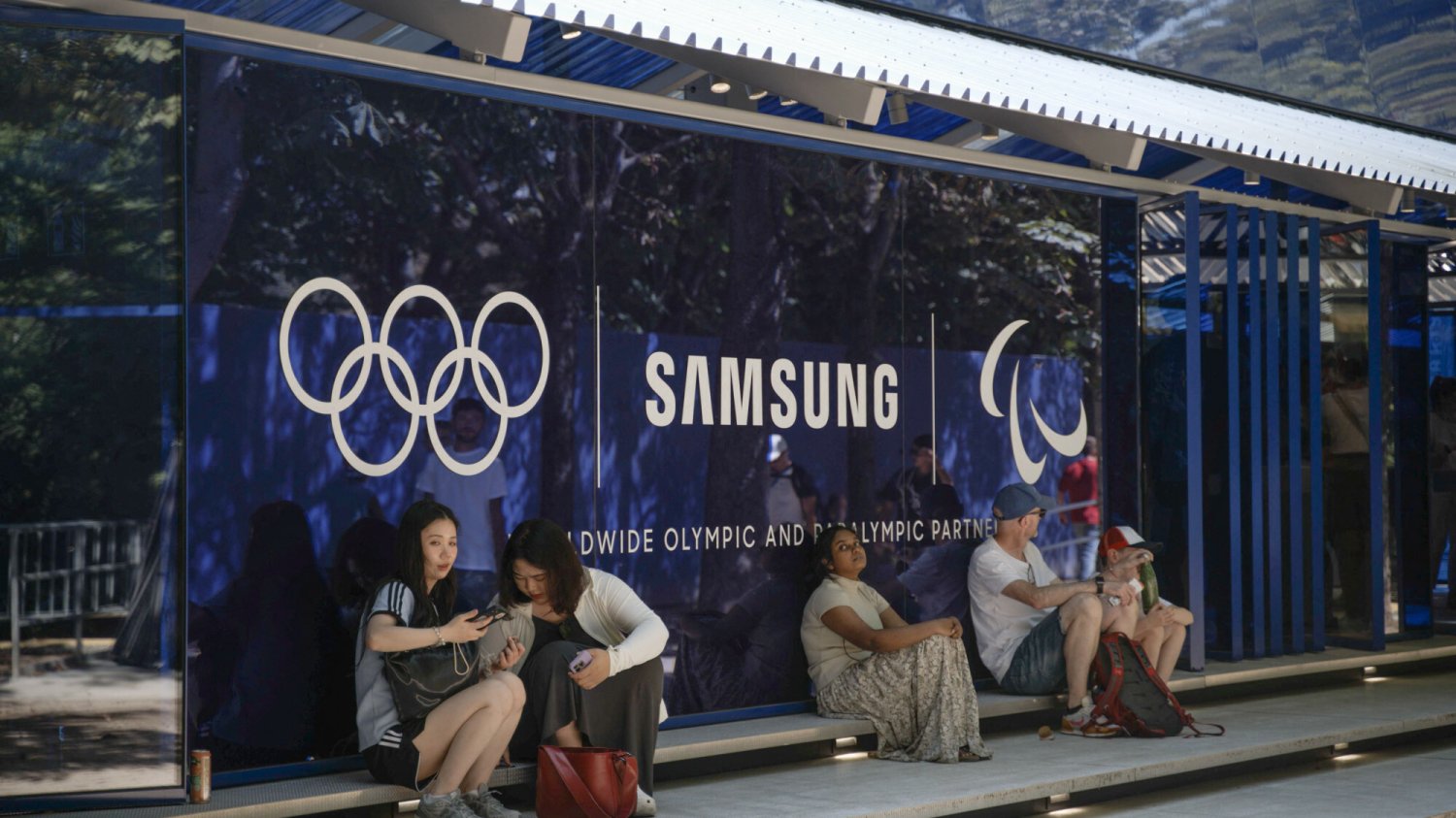 Olimpijczycy sprzedają telefony, które dostali jako upominki Olimpijczycy sprzedają telefony, które dostali jako upominki