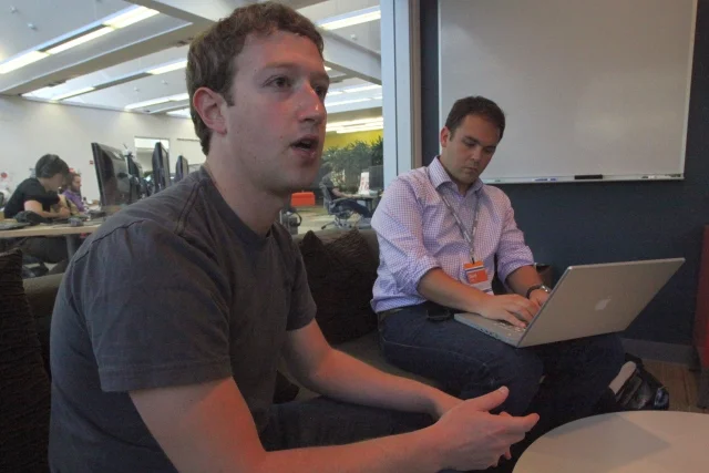 Mark Zuckerberg przyznał, że Facebook sprawdza wszystkie treści wysyłane za pośrednictwem Messengera - treść wiadomości, linki, a także zdjęcia