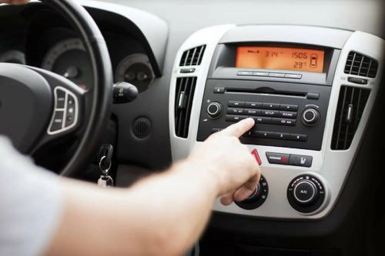 Radio samochodowe i kierowca