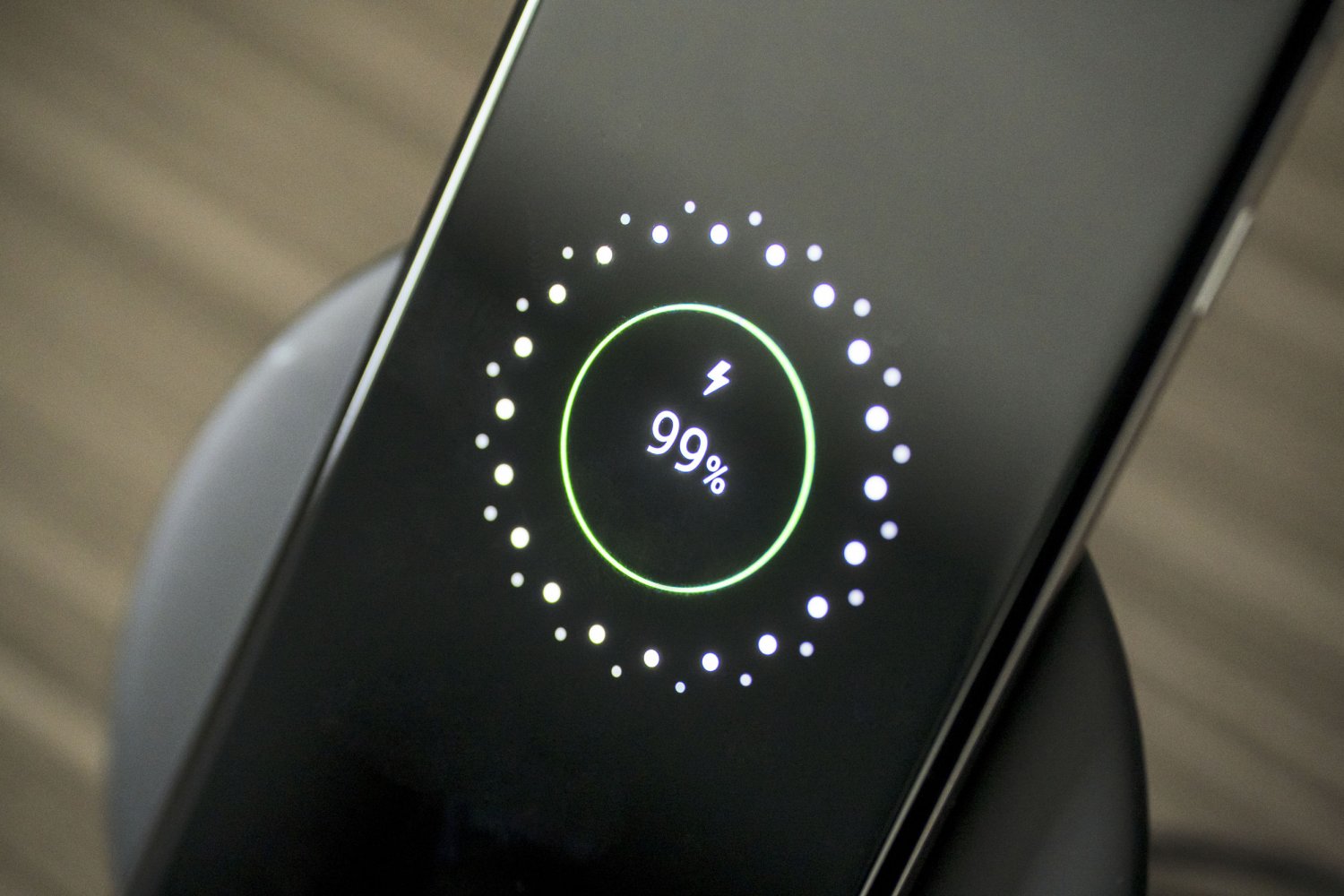 Samsung zamierza sprzedawać telefony bez ładowarek.