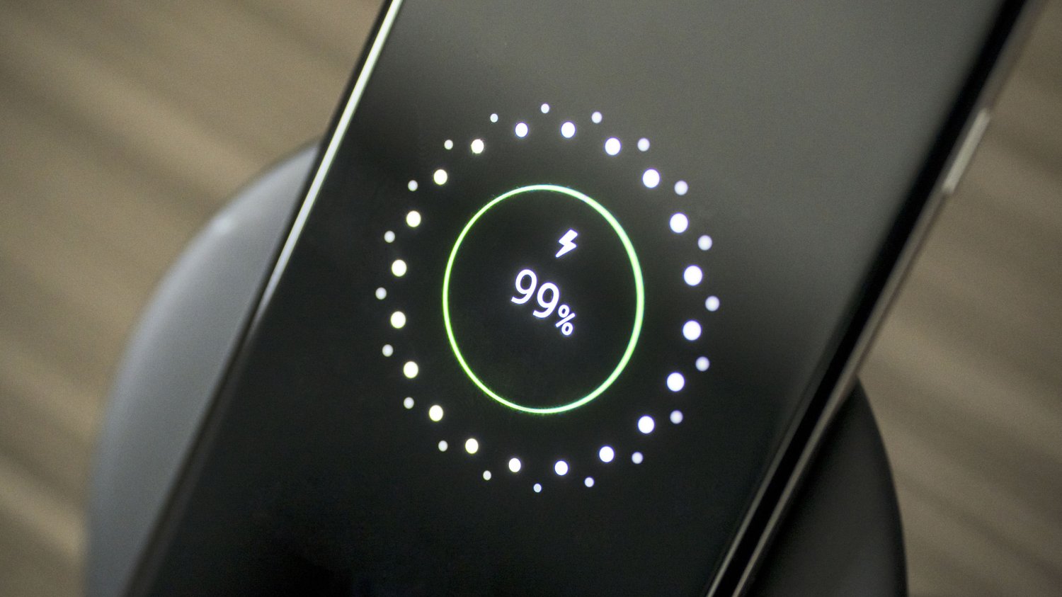 Samsung zamierza sprzedawać telefony bez ładowarek.