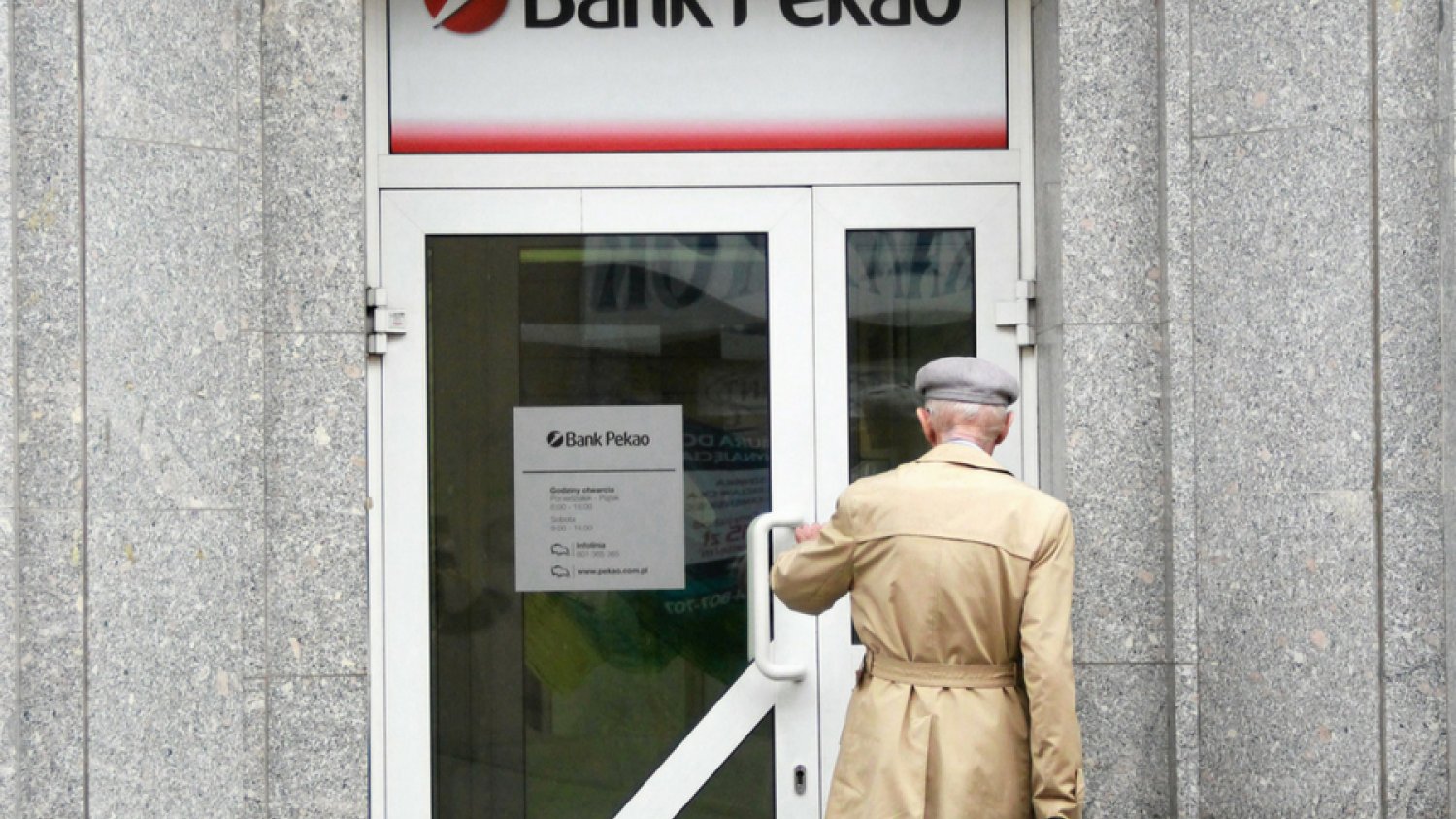 Bank Pekao S.A. po roku od "repolonizacji": wewnętrzne spory, demotywacja, psychoza strachu.