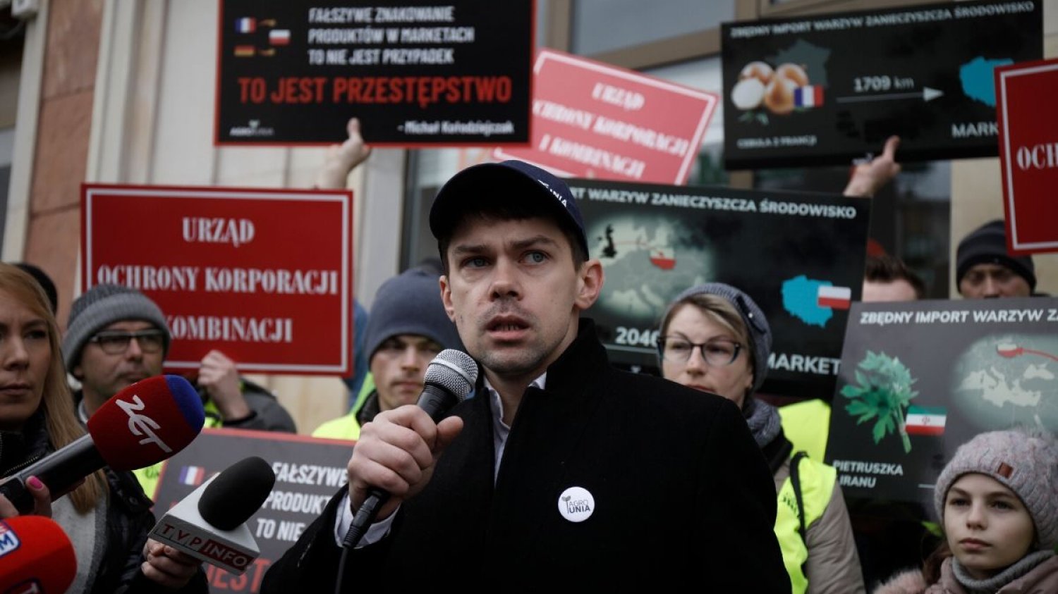 Agrounia i jej lider Michał Kołodziejczak twierdzą, że zagraniczne owoce i warzywa sprzedawane są w sklepach jako polskie.