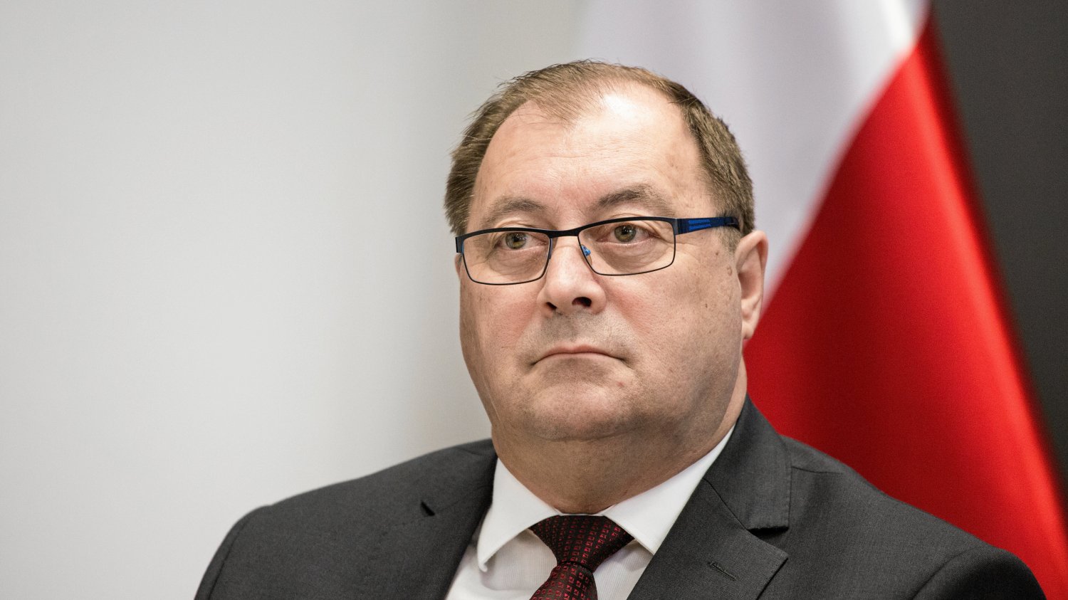 Wiesław Łyszczek, Główny Inspektor Pracy, przyznał sobie nagrodę za specjalne osiągnięcia.