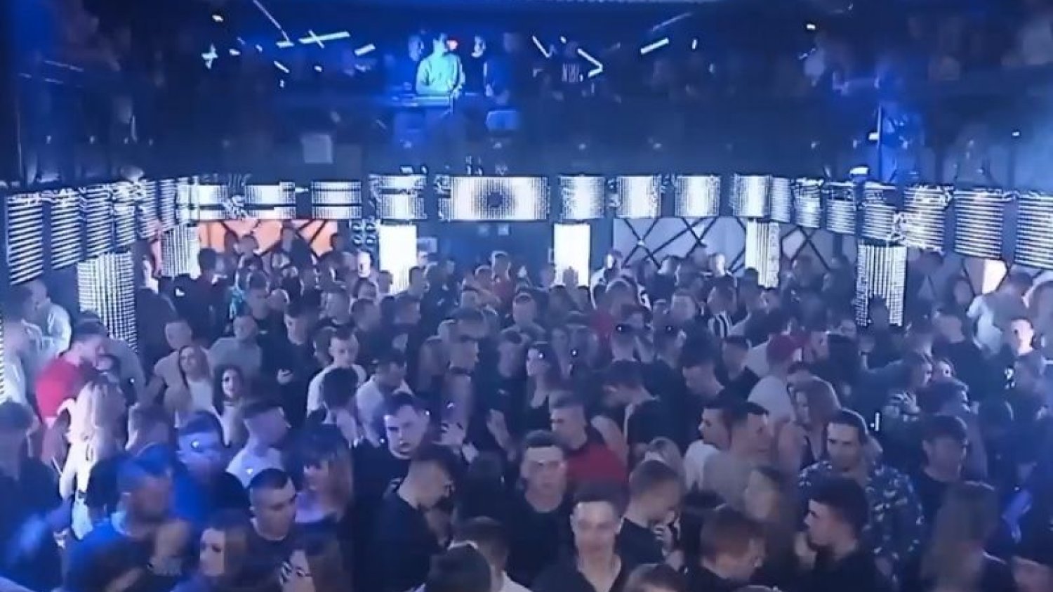 W nyskim klubie z soboty na niedzielę bawiło się kilkaset osób.