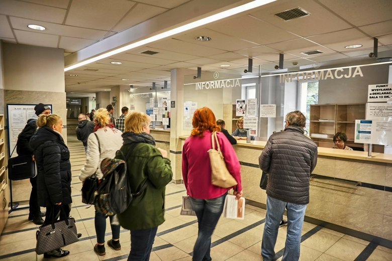 Koniec stania w kolejkach w urzędach. Od 2019 r. urzędnicy rozliczą PIT za nas.