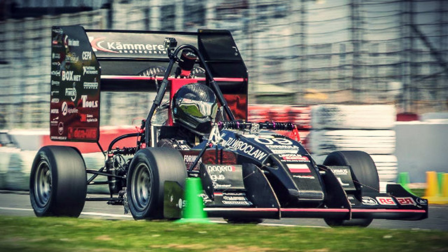 Bolid stworzony przez studentów Politechniki Wrocławskiej z PWR Racing Team