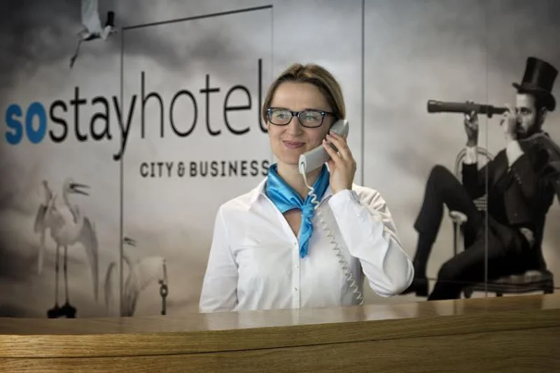 Recepcja So Stay Hotel.