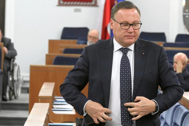 Za plecami twórcy SKOK-ów, senatora PiS, Grzegorza Biereckiego, toczy się wojna o nadzór nad tym systemem