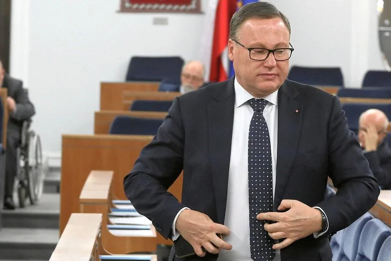 Za plecami twórcy SKOK-ów, senatora PiS, Grzegorza Biereckiego, toczy się wojna o nadzór nad tym systemem