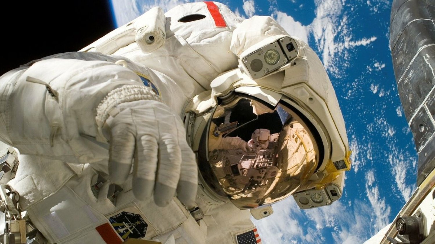 W Kosmosie jest mnóstwo śmieci, które zagrażają m.in. Międzynarodowej Stacji Kosmicznej. ESA w 2025 r. rozpoczyna misję ClearSpace-1, która ma zapoczątkować porządkowanie orbity.