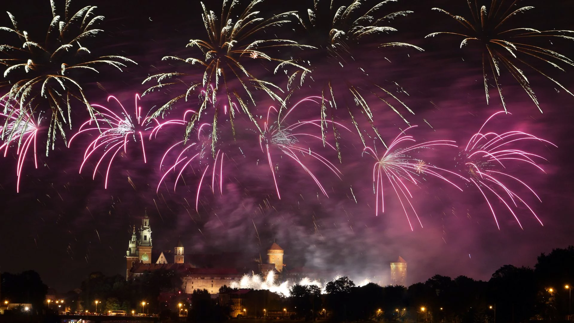 Fajerwerki na sylwestra. Są miasta, w których mają litość dla ludzi i zwierząt
