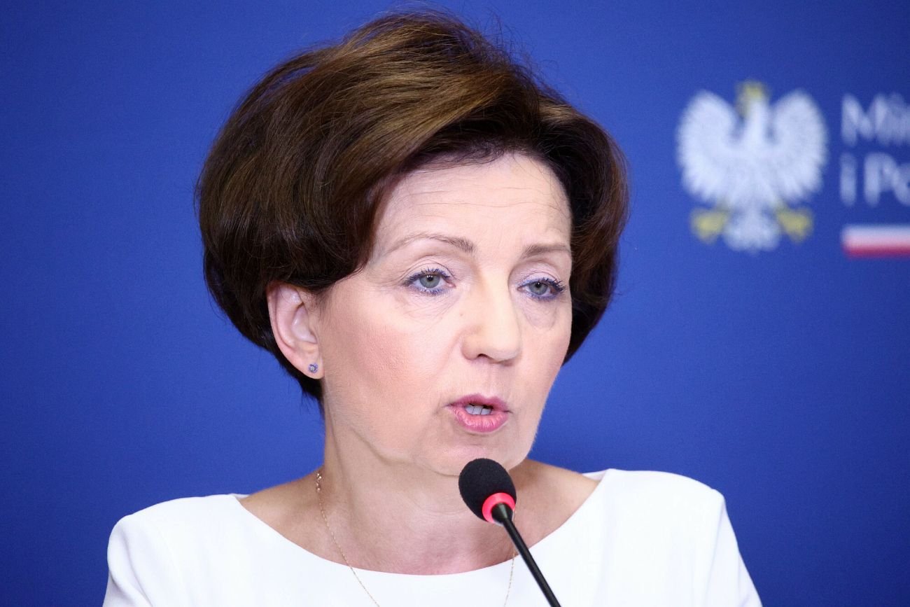 Ministerka Maląg obiecywała wypłatę czternastek w sierpniu, będą jednak dopiero pod koniec września. Tuż przed wyborami.