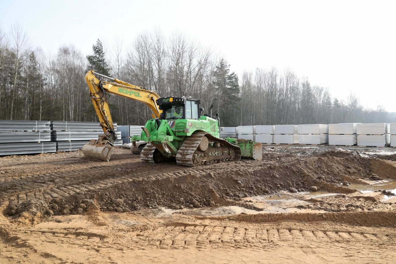 Rząd zapewnia, że budowa zapory na granicy idzie zgodnie z planem