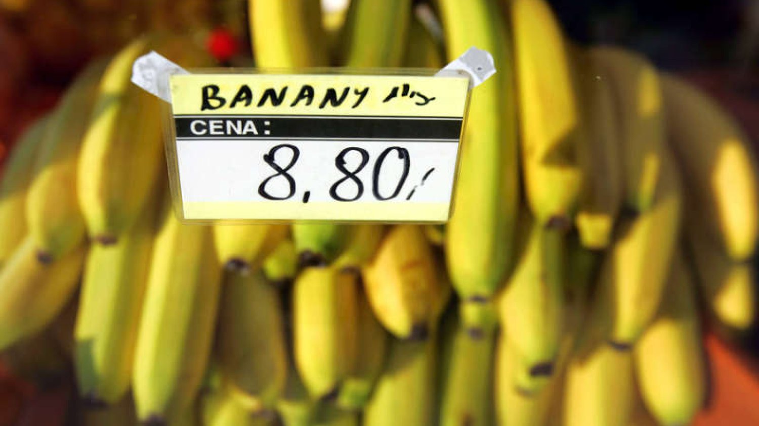 VAT na banany jest większy niż na jabłka, bo... nie można z nich zrobić ciasta? Absurdalne wyjaśnienia skarbówki