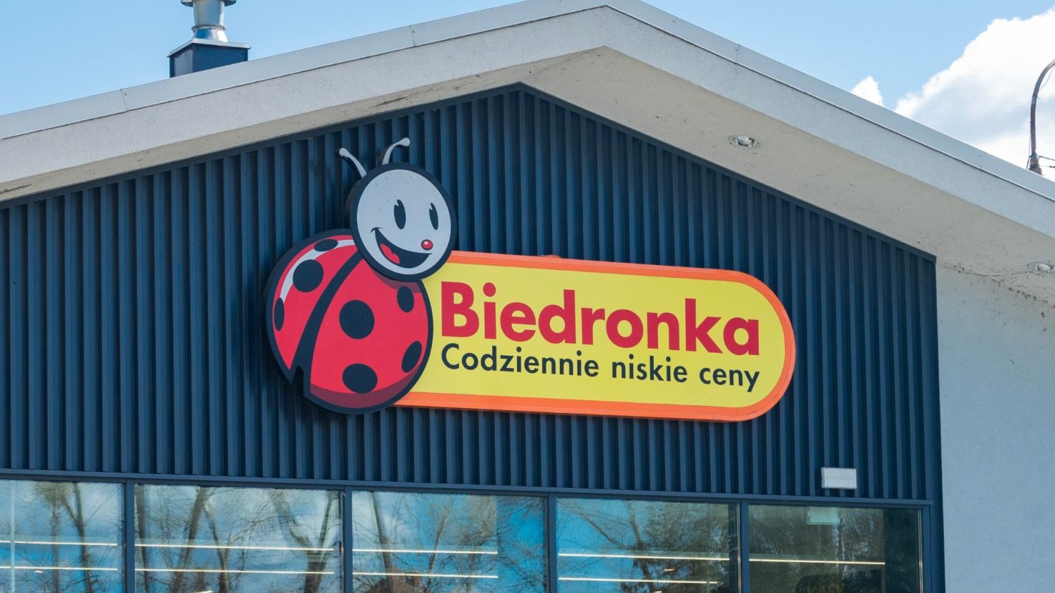 Pilne zmiany w Biedronce od 18 lutego. Rewolucja w zwrotach butelek. Sklep Biedronka.