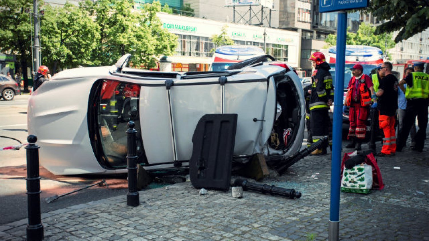 W wypadkach drogowych ginie rocznie kilka tysięcy Polaków, a straty tym spowodowane sięgają 60 mld złotych rocznie – donosi „Gazeta Wyborcza”