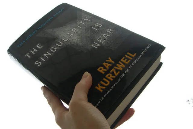 "The Singularity is Near". To jedna z najważniejszych prac Raya Kurzweila.
