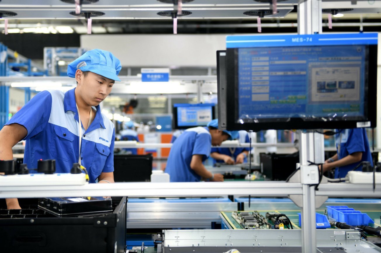 Firmy technologiczne rozliczają oczekiwania do kosztów inwestowania w AI po 2 kwartale 2024 roku.