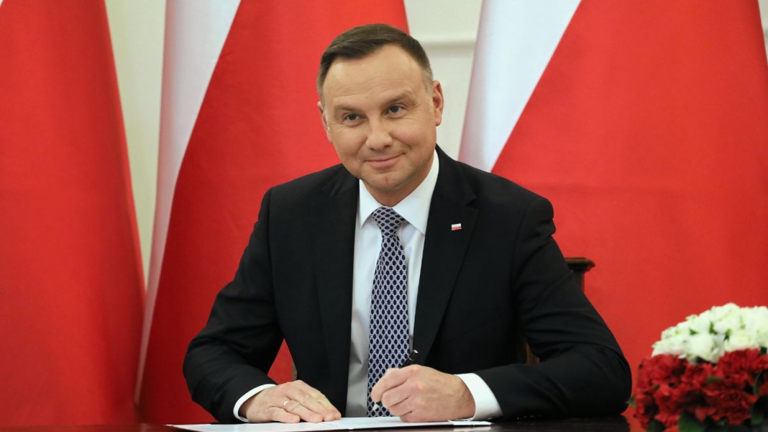 Andrzej Duda znów podpisuje. Tym razem to ustawa zmieniająca termin oświadczeń ws. cen prądu. Nowy termin na złożenie wniosków o zamrożenie cen prądu to 13 sierpnia 2019 r.