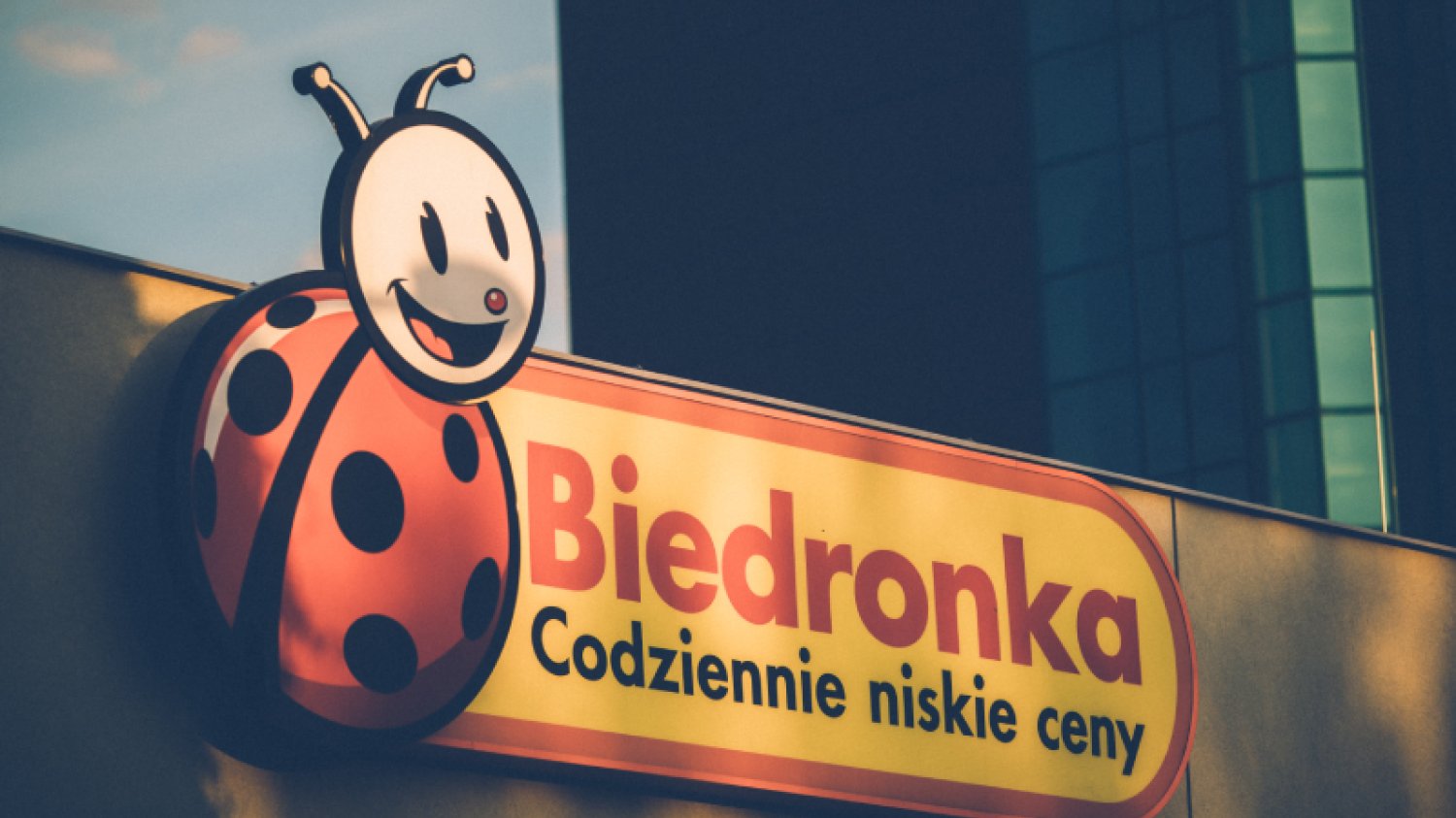 Przed majówką sieć Biedronka przygotowała wielką promocję na piwo.
