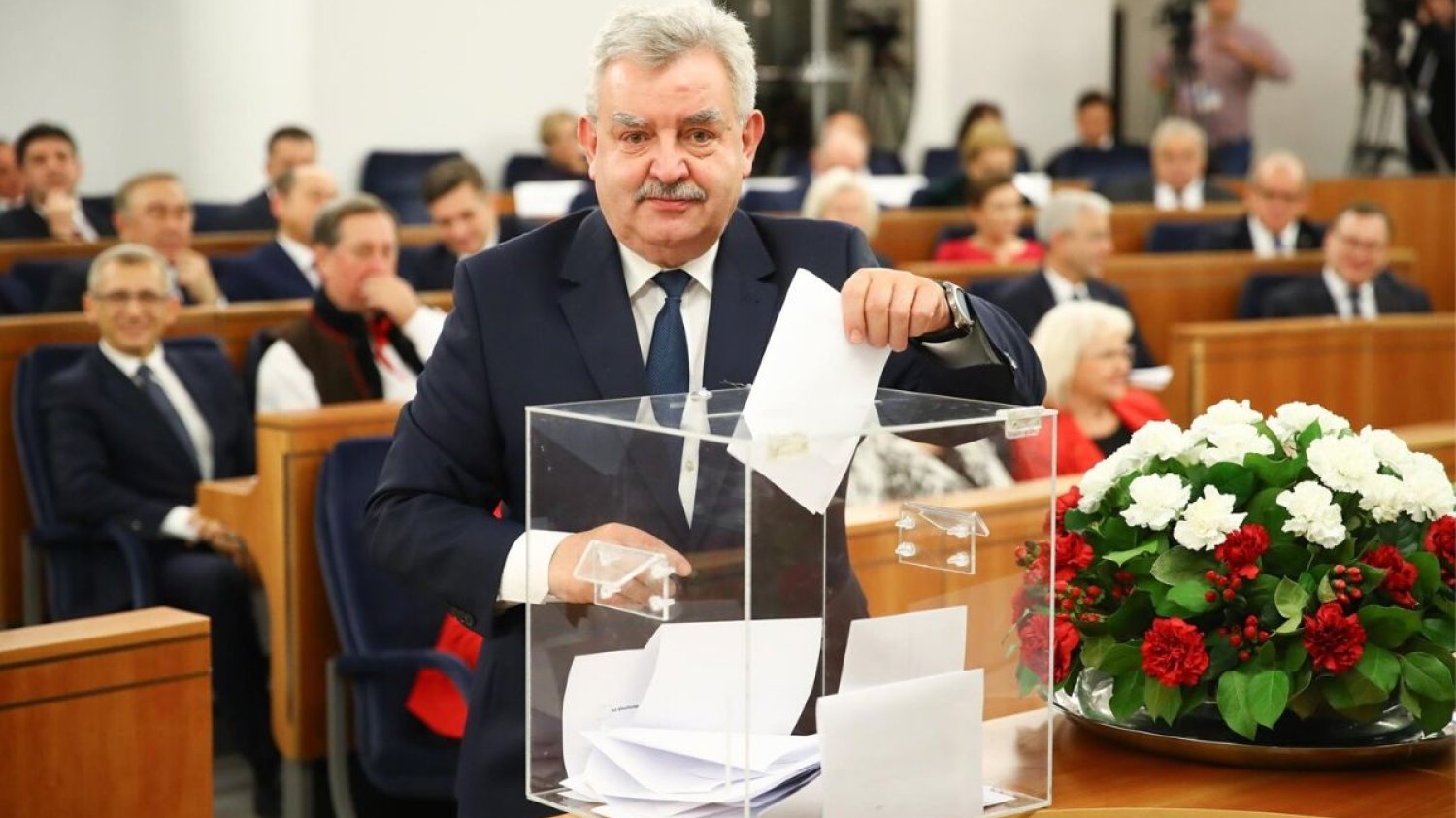 Szef senackiej komisji finansów Kazimierz Kleina uważa, że tarcza antykryzysowa jest "słaba i dziurawa".
