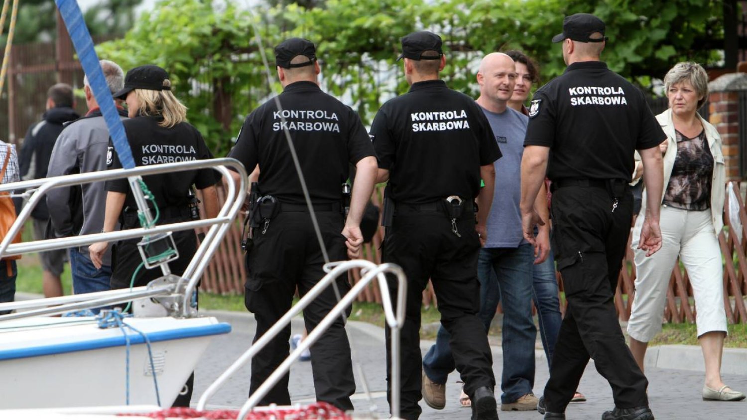 Funkcjonariusze skarbówki.