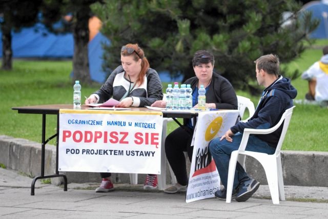 NSZZ "Solidarność" zbierała podpisy pod ustawą o zakazie handlu w niedziele nawet na Jasnej Górze.