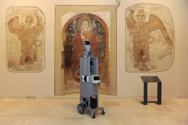 Dzięki takim urządzeniom możliwe było przeniesienie sztuki do wirtualnej rzeczywistości