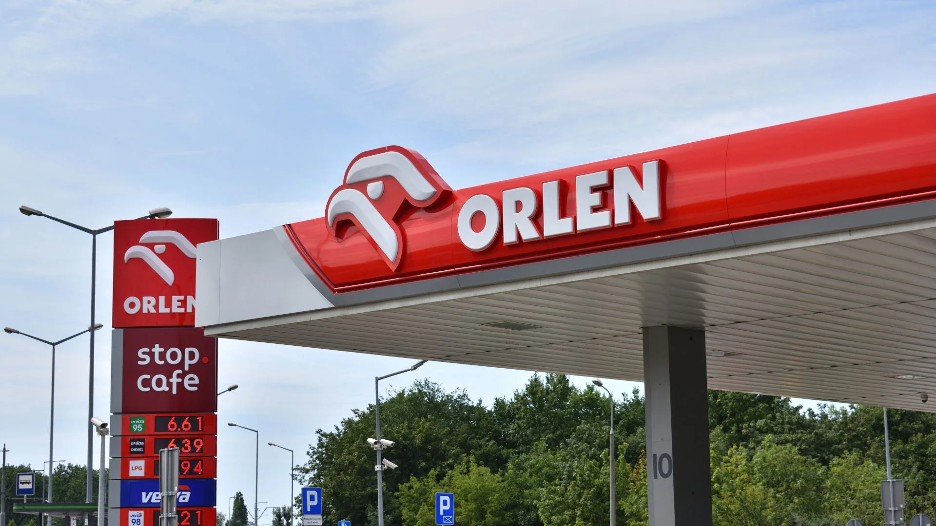 Paliwa w hurcie znów tańsze. Diesel zalicza mocny spadek. Stacja paliw Orlen.